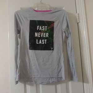 Workout shirt with thumb holes